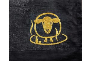 極薄ラムしゃぶ専門 工藤羊肉店 完全個室 3号店　金刺繍　ロゴ